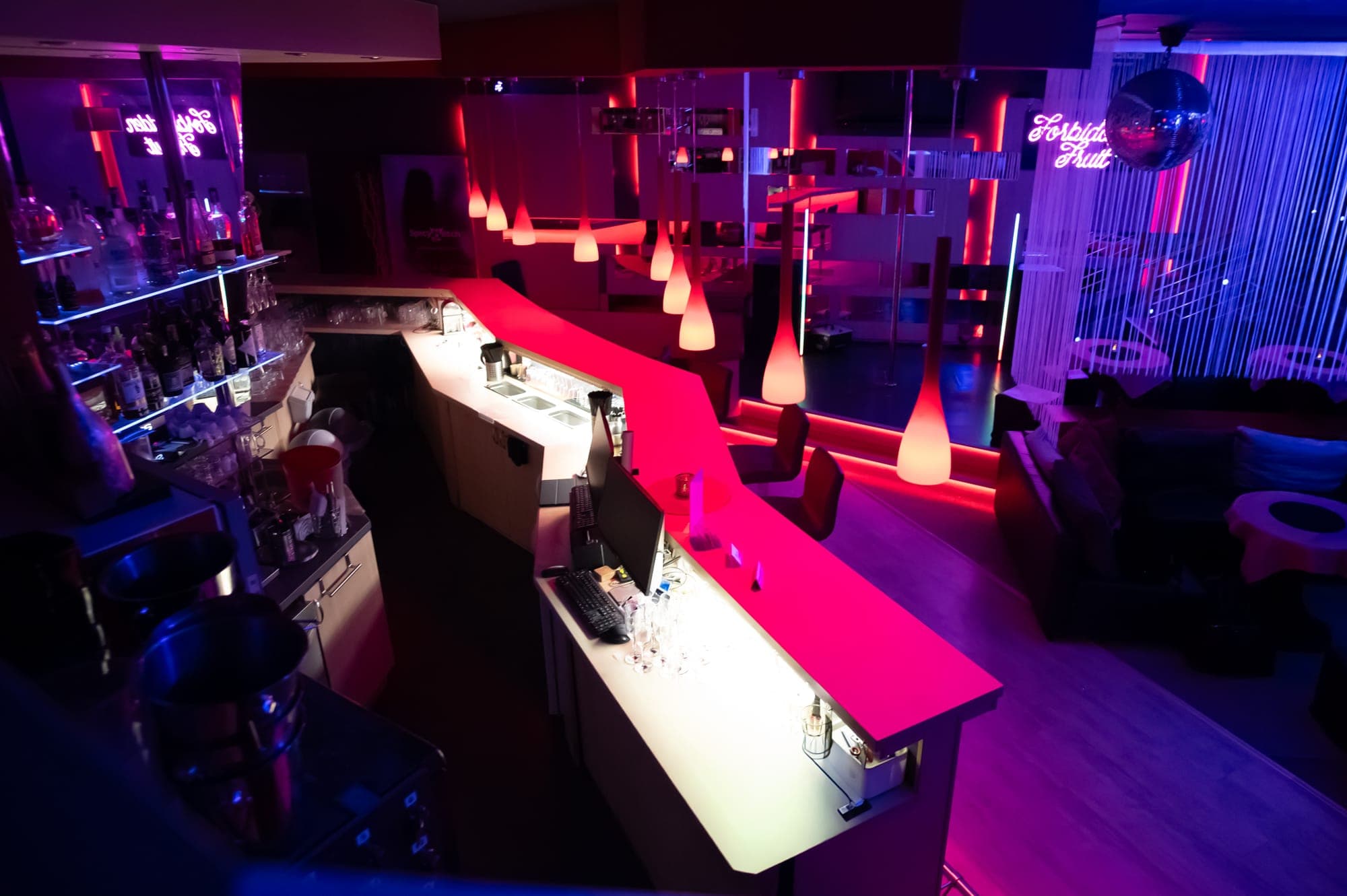 Bar & Lounge