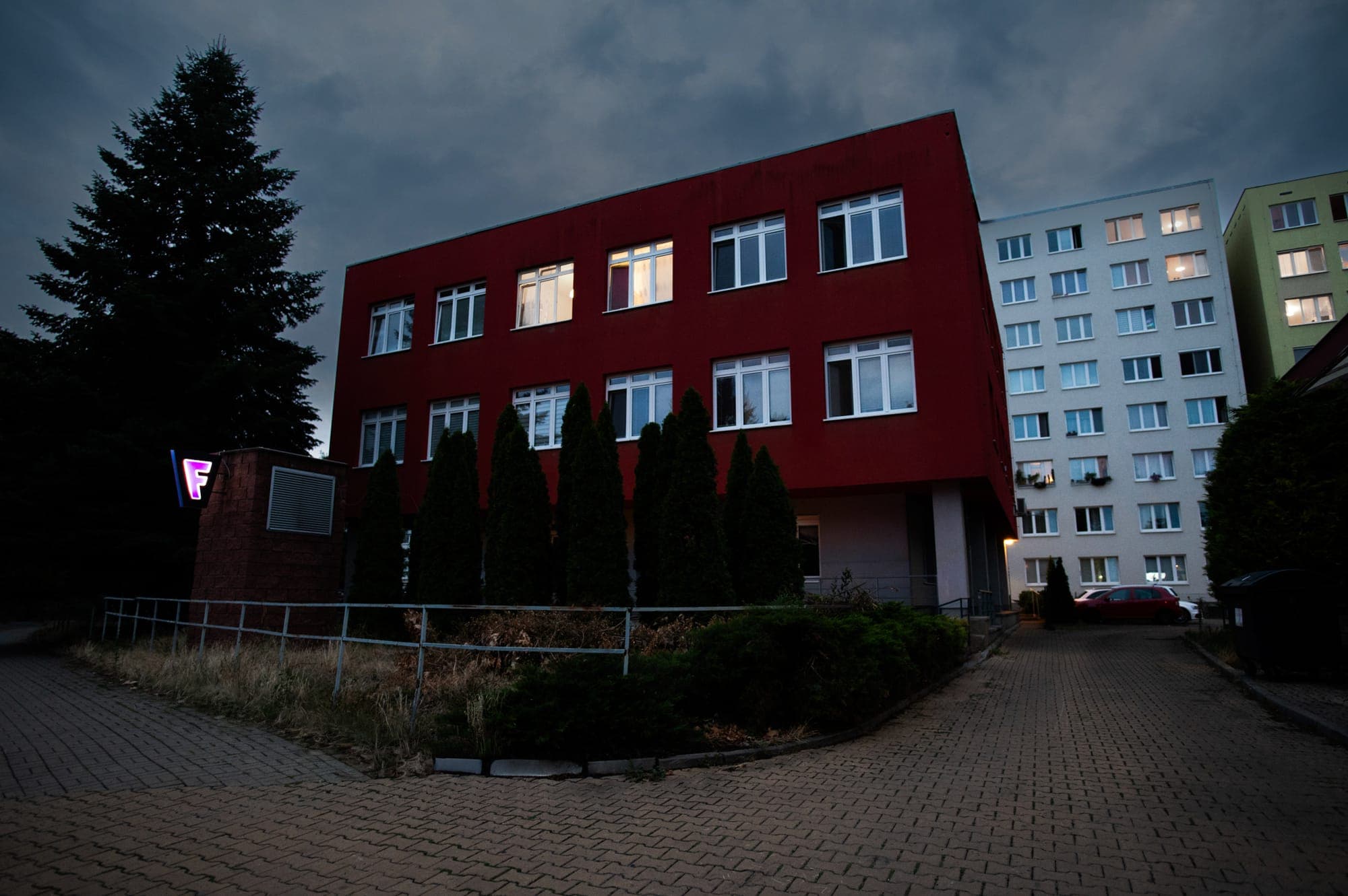 Straße und Eingang